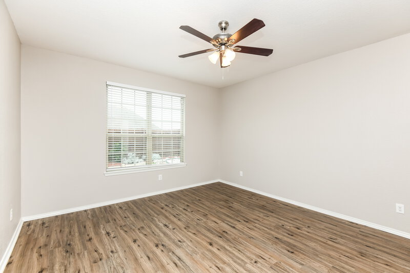3,175/Mo, 204 Bay St Waxahachie, TX 75165 Main Bedroom View