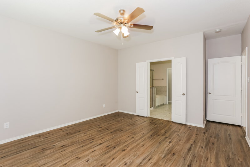 2,820/Mo, 204 Bay St Waxahachie, TX 75165 Main Bedroom View