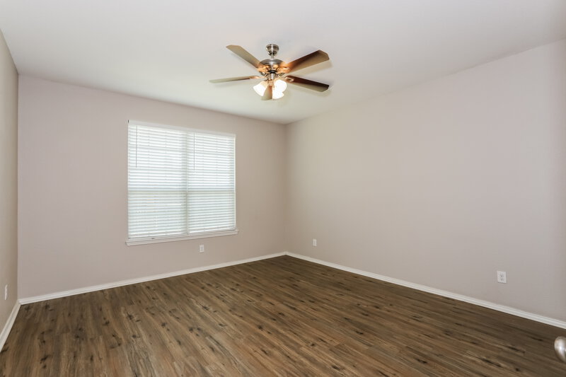 2,820/Mo, 204 Bay St Waxahachie, TX 75165 Main Bedroom View 2