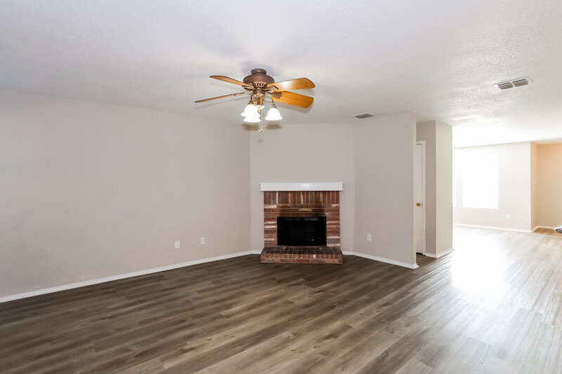 2,625/Mo, 9404 Glen Falls Ln Denton, TX 76210 Living Room View 2