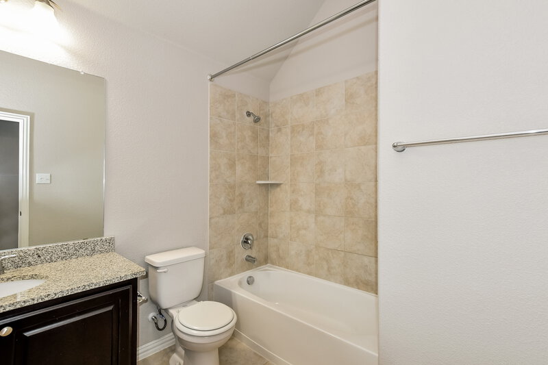2,705/Mo, 932 Water Garden Cir Little Elm, TX 75068 Main Bathroom View