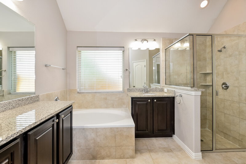 2,705/Mo, 932 Water Garden Cir Little Elm, TX 75068 Main Bathroom View 2