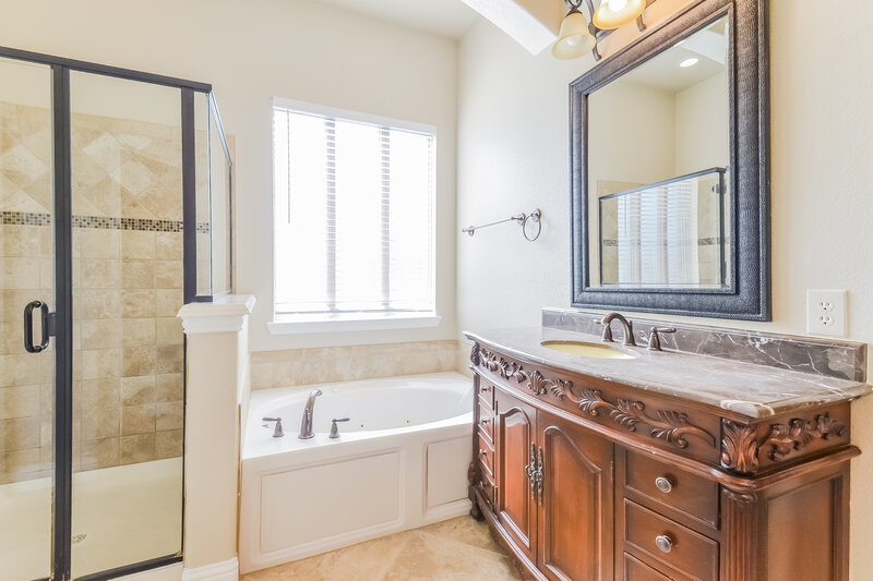 2,595/Mo, 782 Ruffian Way Fate, TX 75087 Main Bathroom View