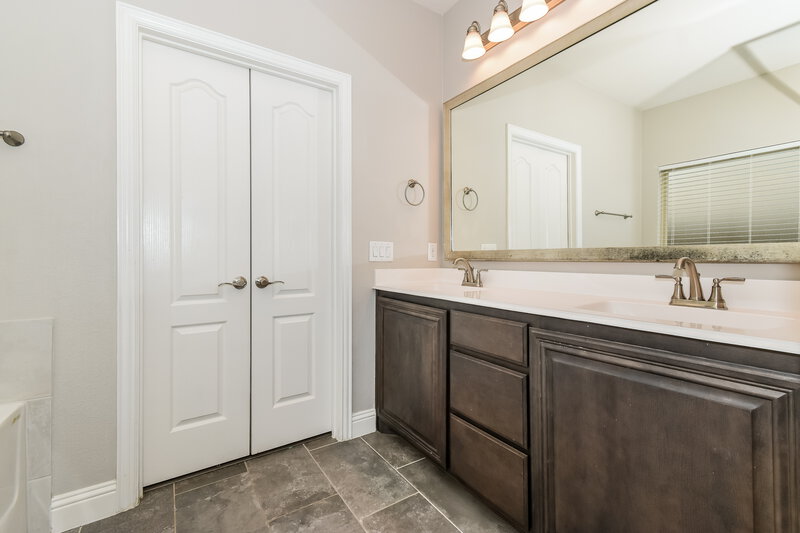 2,895/Mo, 1129 Quail Dove Dr Little Elm, TX 75068 Main Bathroom View 2