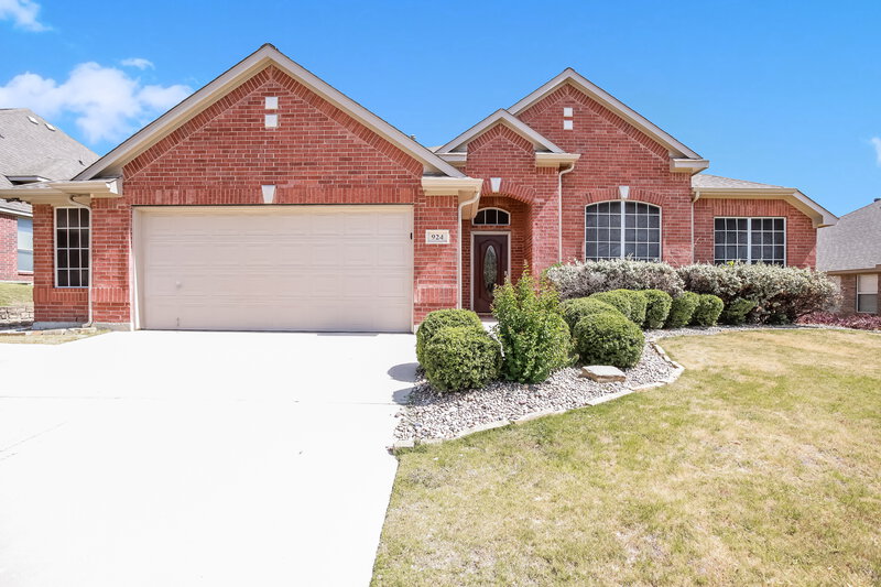 2,460/Mo, 924 Hemlock Trl Saginaw, TX 76131 External View