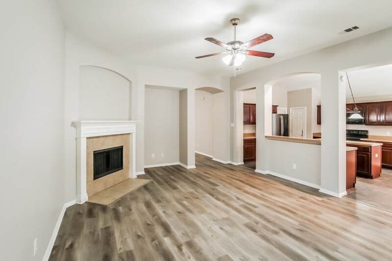 2,460/Mo, 924 Hemlock Trl Saginaw, TX 76131 Living Room View