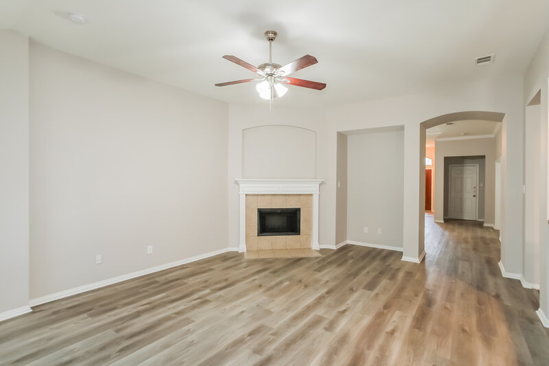 2,460/Mo, 924 Hemlock Trl Saginaw, TX 76131 Living Room View 2