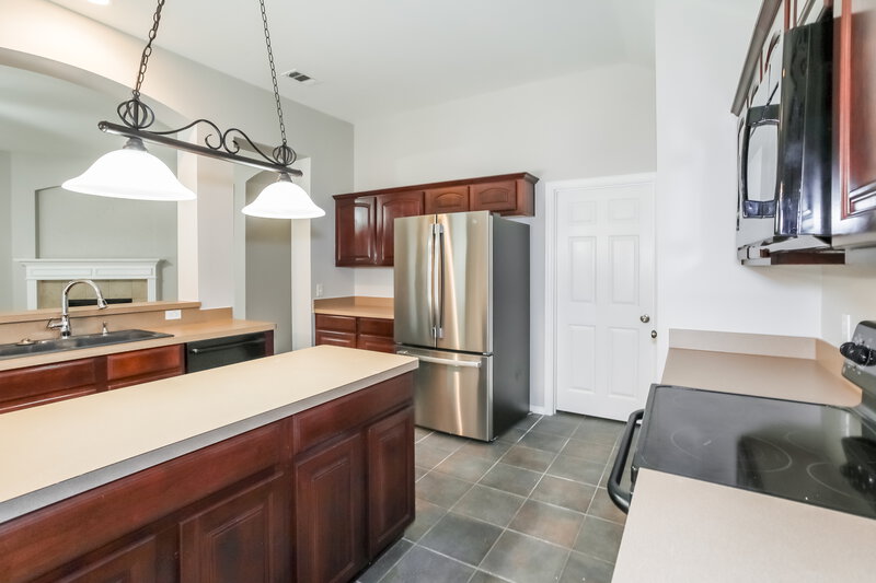 2,460/Mo, 924 Hemlock Trl Saginaw, TX 76131 Kitchen View 2