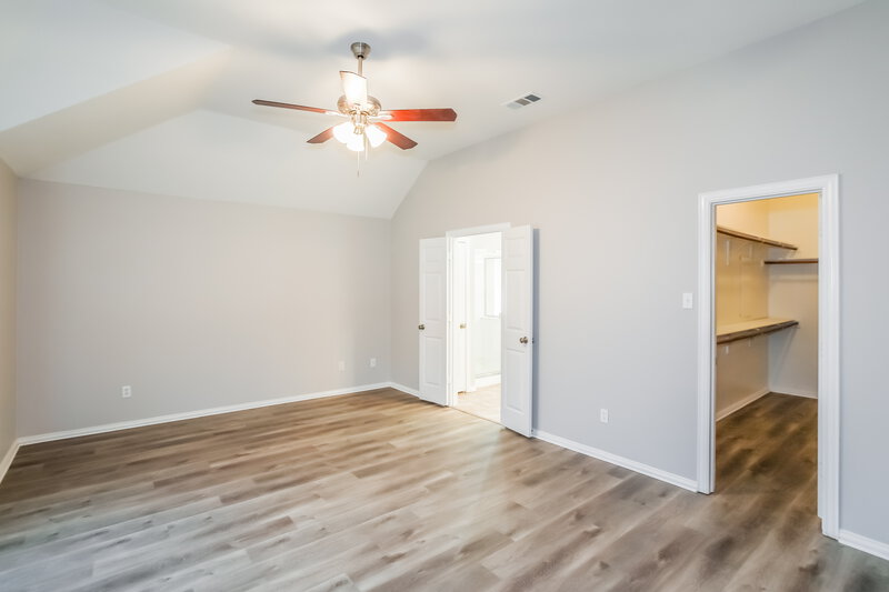 2,460/Mo, 924 Hemlock Trl Saginaw, TX 76131 Main Bedroom View