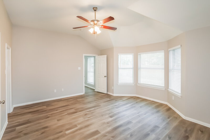 2,460/Mo, 924 Hemlock Trl Saginaw, TX 76131 Main Bedroom View 2