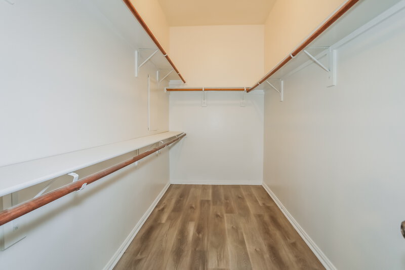 2,460/Mo, 924 Hemlock Trl Saginaw, TX 76131 Walk In Closet View