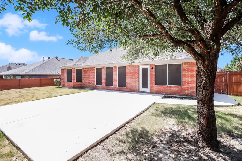 2,460/Mo, 924 Hemlock Trl Saginaw, TX 76131 Rear View