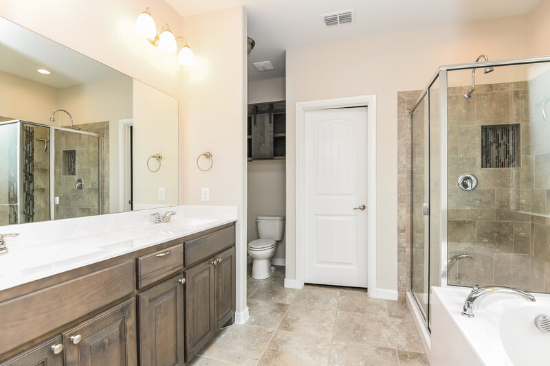 2,440/Mo, 1029 Madelia Ave Fort Worth, TX 76177 Main Bathroom View