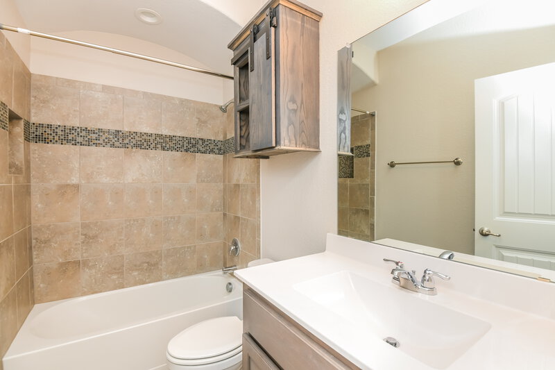 2,440/Mo, 1029 Madelia Ave Fort Worth, TX 76177 Bathroom View