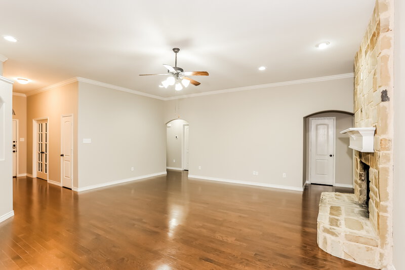 2,095/Mo, 207 Carriage Dr Willow Park, TX 76087 Living Room View 2
