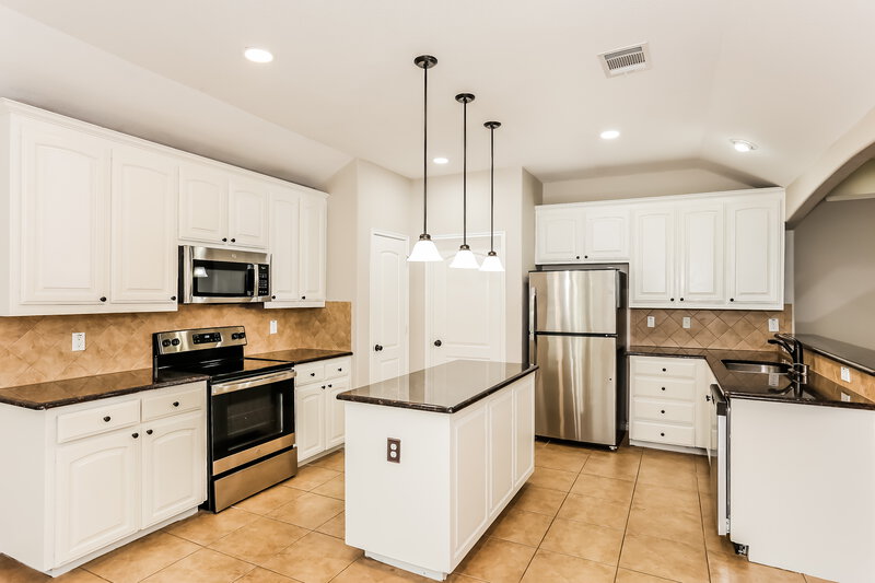 2,095/Mo, 207 Carriage Dr Willow Park, TX 76087 Kitchen View
