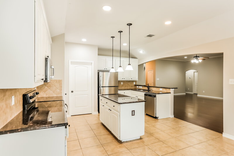 2,095/Mo, 207 Carriage Dr Willow Park, TX 76087 Kitchen View 2