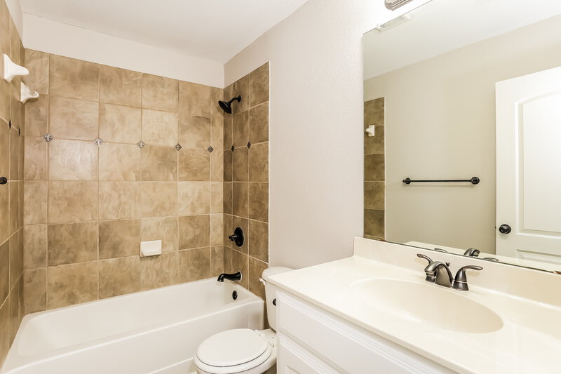 2,095/Mo, 207 Carriage Dr Willow Park, TX 76087 Bathroom View