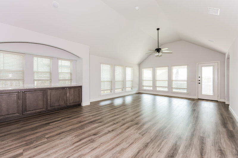3,040/Mo, 1024 English Oak Dr Burleson, TX 76028 Living Room View