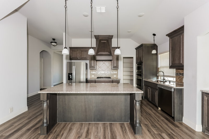 3,040/Mo, 1024 English Oak Dr Burleson, TX 76028 Kitchen View 2