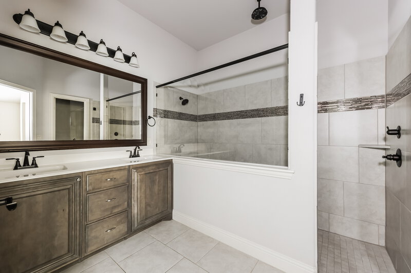 3,040/Mo, 1024 English Oak Dr Burleson, TX 76028 Main Bathroom View
