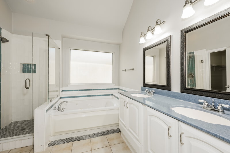 2,735/Mo, 7664 Arcadia Trl Fort Worth, TX 76137 Main Bathroom View
