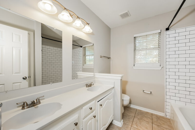 2,735/Mo, 7664 Arcadia Trl Fort Worth, TX 76137 Bathroom View
