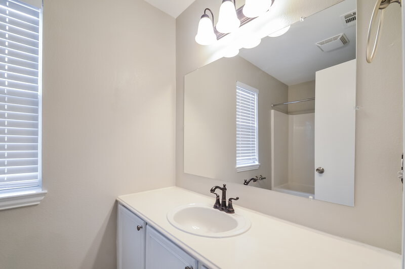 2,025/Mo, 908 Chickesaw Ln Wylie, TX 75098 Bathroom View