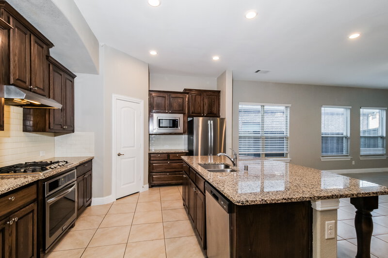 3,130/Mo, 157 Colonial Trce Fate, TX 75189 Kitchen View
