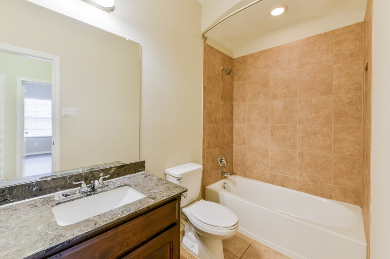 2,530/Mo, 1732 Jacona Trl Fort Worth, TX 76131 Bathroom View