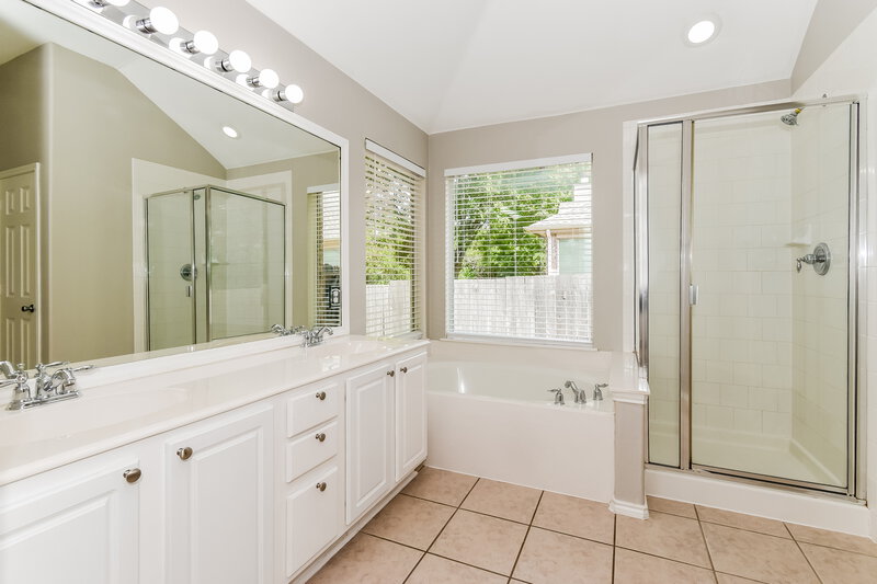 2,270/Mo, 1281 Mission Dr Rockwall, TX 75087 Main Bathroom View