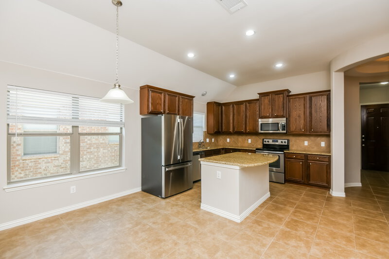 2,280/Mo, 6300 Chalk Hollow Dr Fort Worth, TX 76179 Kitchen View 2