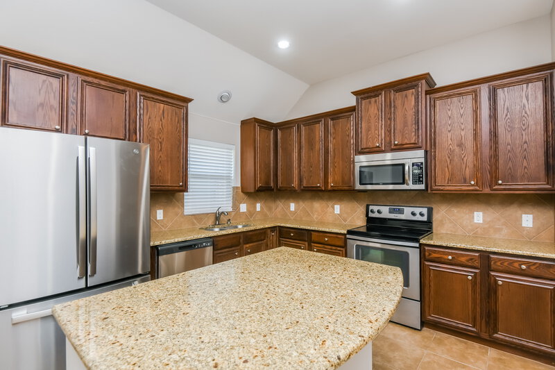 2,280/Mo, 6300 Chalk Hollow Dr Fort Worth, TX 76179 Kitchen View 3