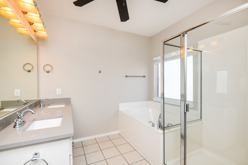 2,495/Mo, 9604 Flowering Spring Trl Crowley, TX 76036 Main Bathroom View