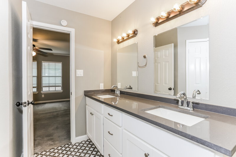 2,150/Mo, 4044 Windhaven Ln Dallas, TX 75287 Bathroom View