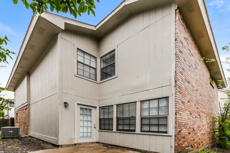 2,150/Mo, 4044 Windhaven Ln Dallas, TX 75287 Rear View