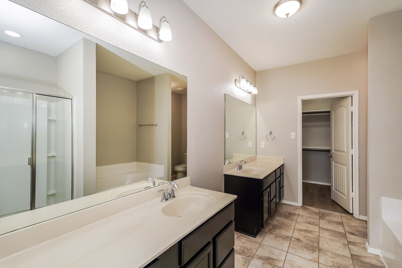 2,890/Mo, 8225 Spruce Meadows Dr Fort Worth, TX 76244 Main Bathroom View