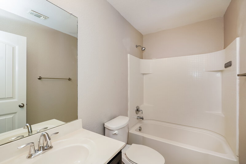 2,890/Mo, 8225 Spruce Meadows Dr Fort Worth, TX 76244 Bathroom View