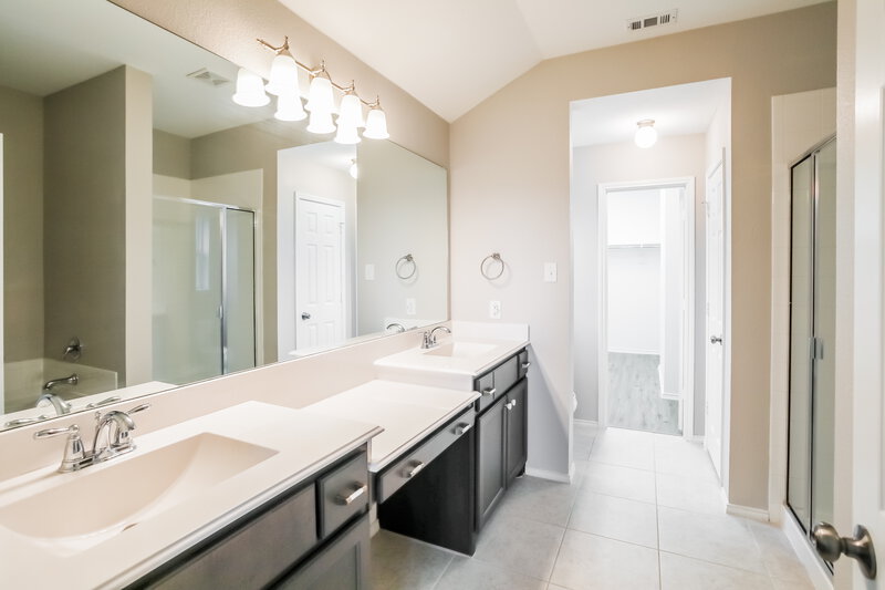 2,315/Mo, 1429 Grackle Dr Little Elm, TX 75068 Main Bathroom View