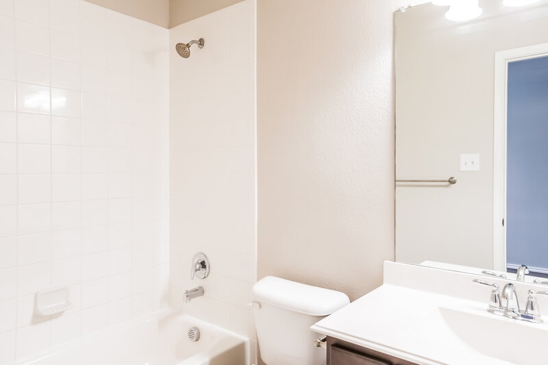 2,315/Mo, 1429 Grackle Dr Little Elm, TX 75068 Bathroom View