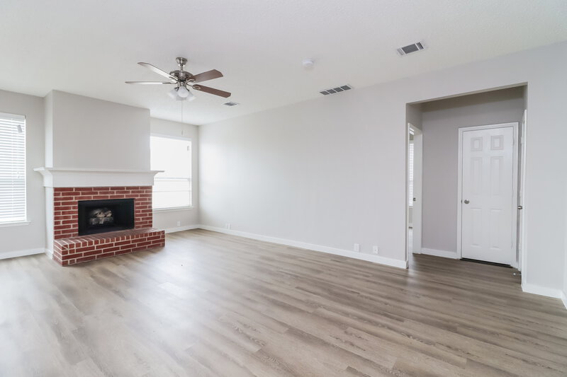 2,720/Mo, 3017 Gentilly Ln Fort Worth, TX 76123 Living Room View