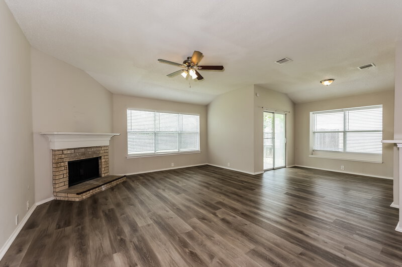2,395/Mo, 6730 Meadowcrest Dr Arlington, TX 76002 Living Room View
