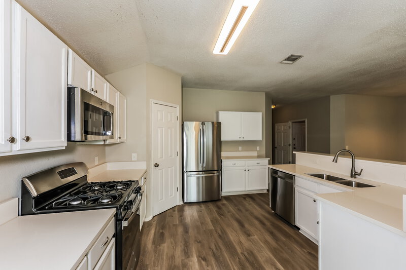 2,395/Mo, 6730 Meadowcrest Dr Arlington, TX 76002 Kitchen View 3