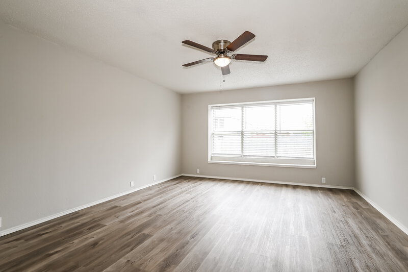 2,315/Mo, 6730 Meadowcrest Dr Arlington, TX 76002 Main Bedroom View