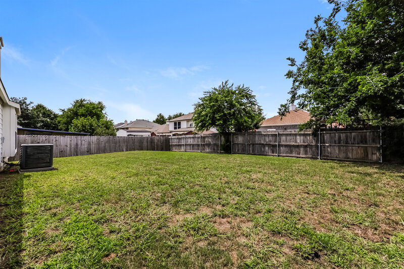 2,395/Mo, 6730 Meadowcrest Dr Arlington, TX 76002 Rear View