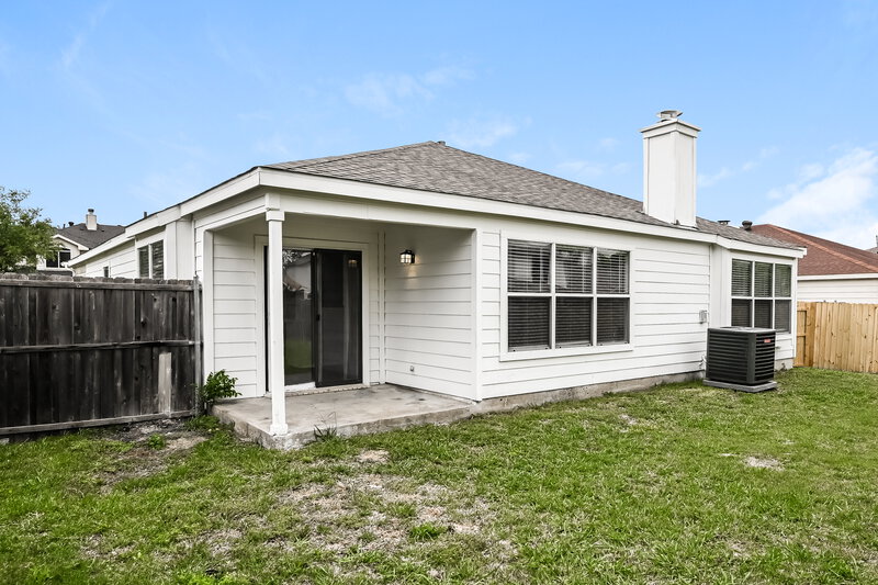 2,315/Mo, 6730 Meadowcrest Dr Arlington, TX 76002 Rear View