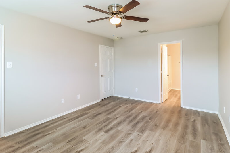2,070/Mo, 209 Crescent Ridge Dr Fort Worth, TX 76140 Main Bedroom View 2