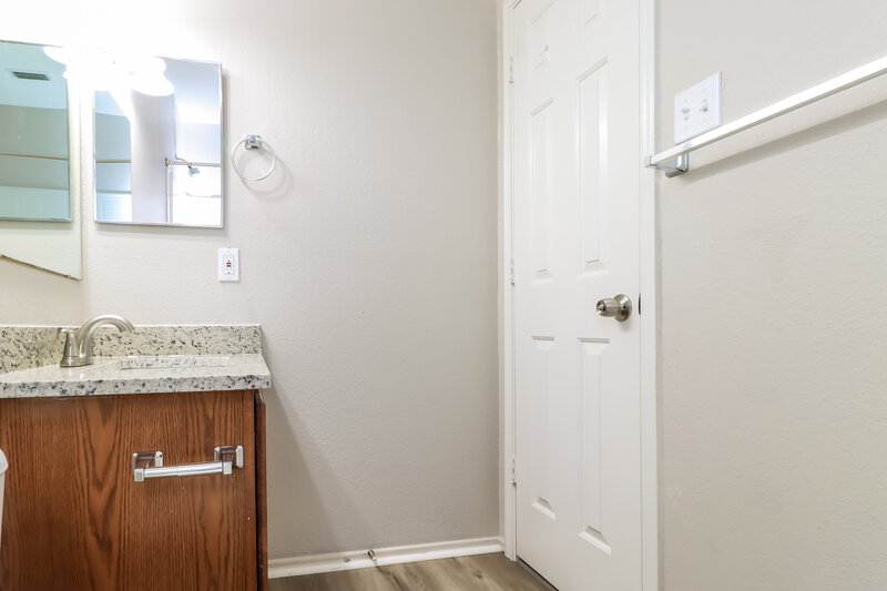 2,070/Mo, 209 Crescent Ridge Dr Fort Worth, TX 76140 Bathroom View