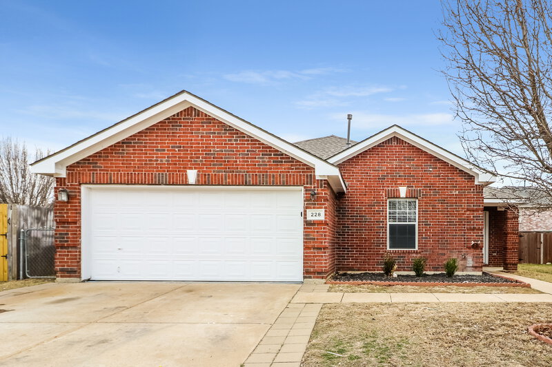 0/Mo, 228 Heritage Dr Crowley, TX 76036 External View