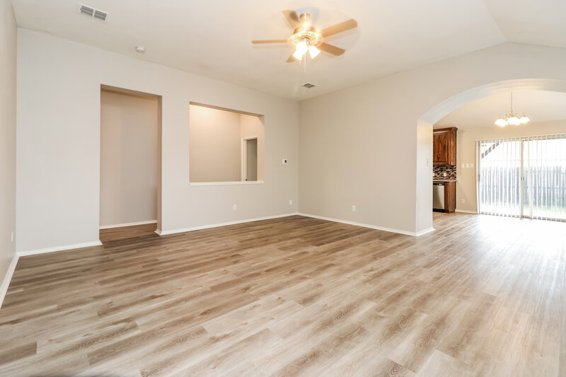 0/Mo, 228 Heritage Dr Crowley, TX 76036 Living Room View